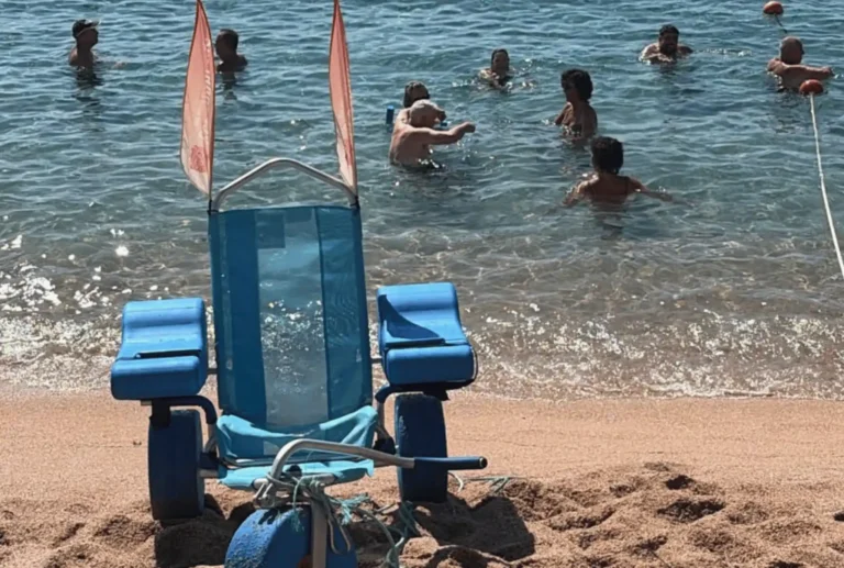 Rodapeus organitza un nou bany assistit a la platja de Lloret