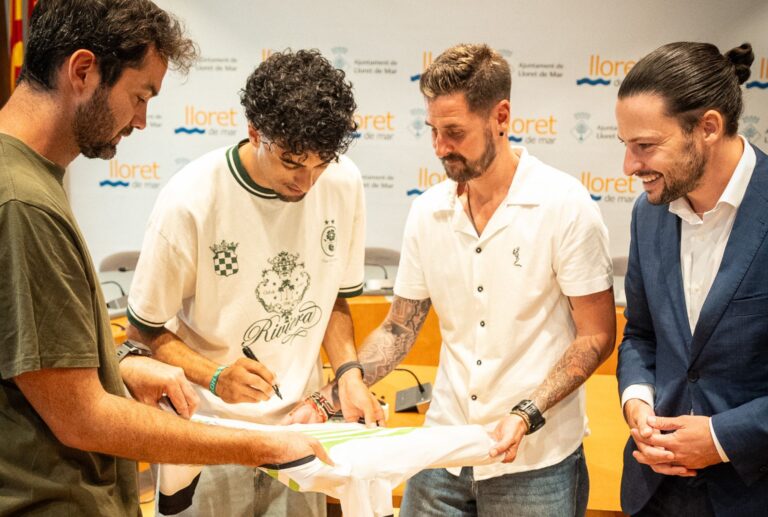Bakr El Asri rep el reconeixement de l’Ajuntament de Lloret com a campió del món dels 3.000 obstacles