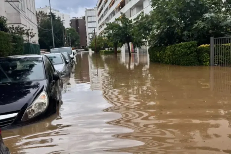 El carrer Riu de la Plata va ser un dels més afectats pels aiguats