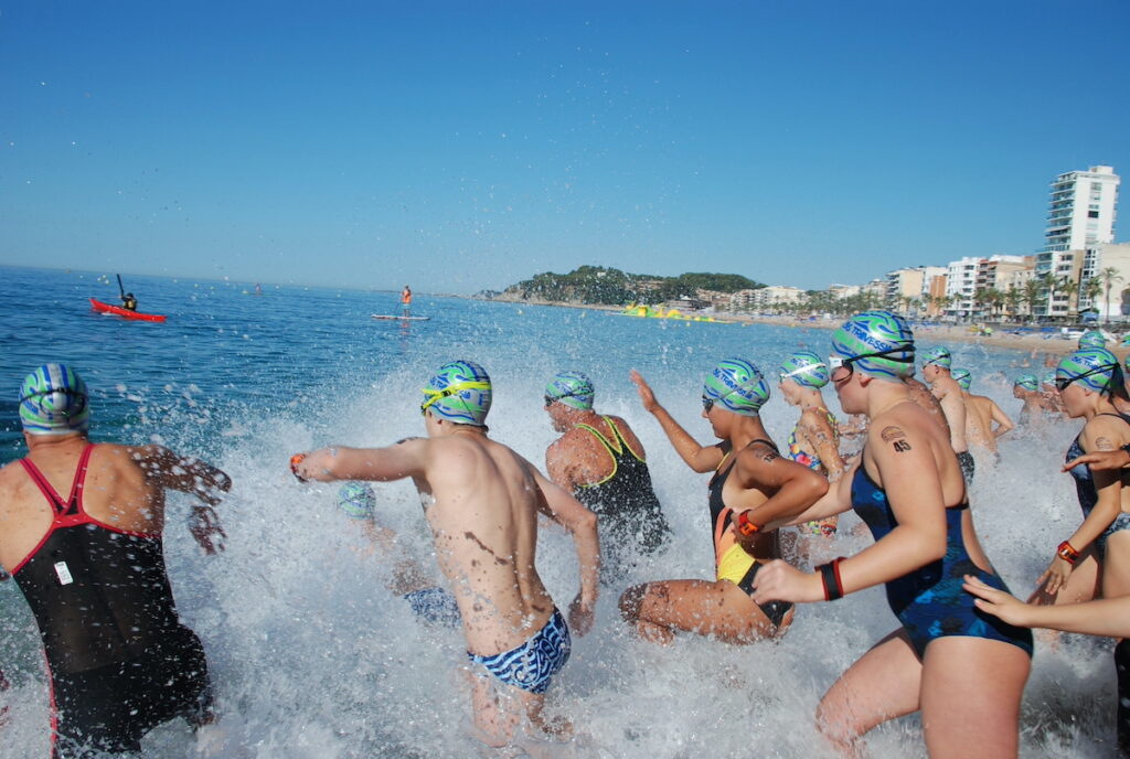 Sortida de la 36a Travessia Yasuji Fusano (Club Natació Lloret)