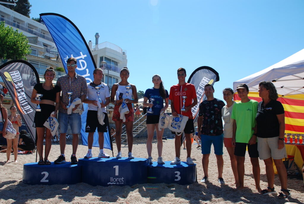 El podi de la 36a Travessia Yasuji Fusano (Club Natació Lloret)
