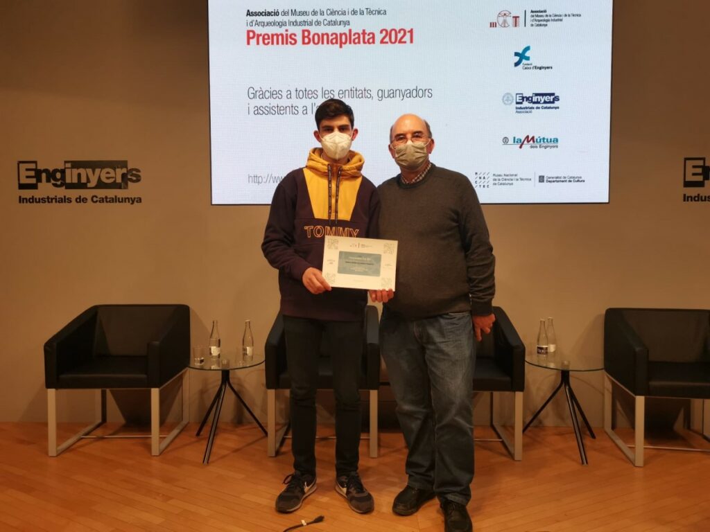 L'Eric amb el tutor del treball, Joan Fluvià (Institut Coll i Rodés)