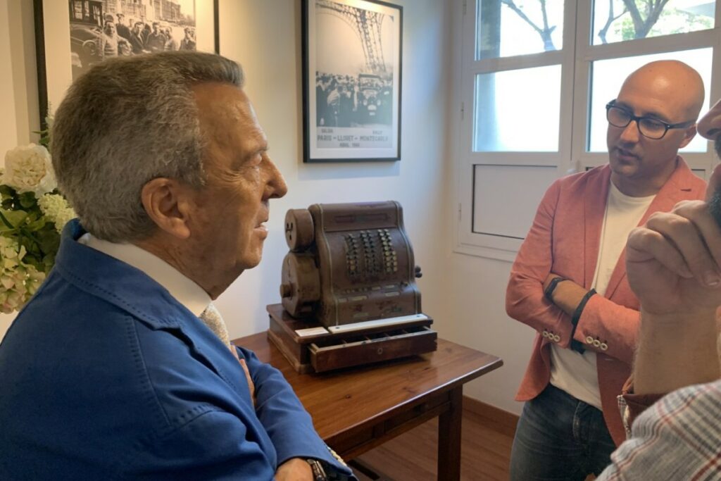 Alex Portavella i Jaume Dulsat, al museu històric de Rosamar Hotels