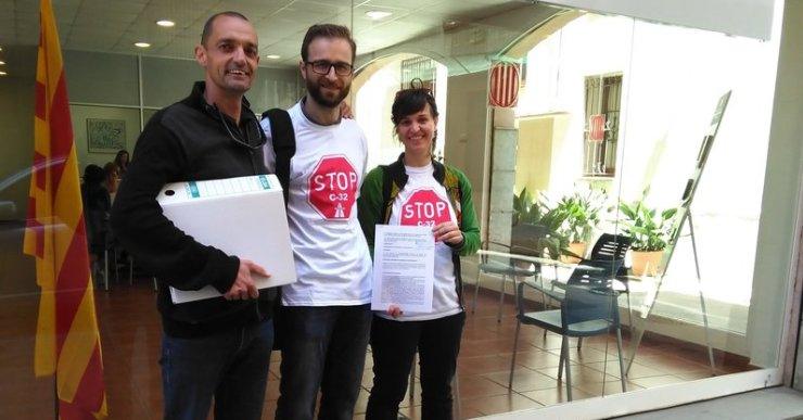 Aturem la C-32 presenta finalment més de 3.000 signatures