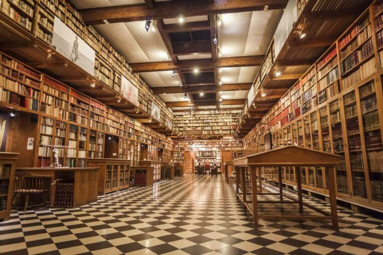 Biblioteca del castell de peralada