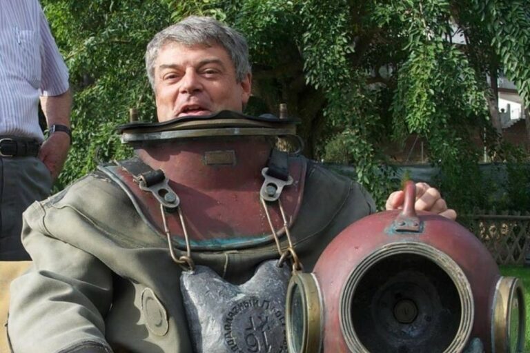 Andrés Clarós, amb equipatge de busseig vintage