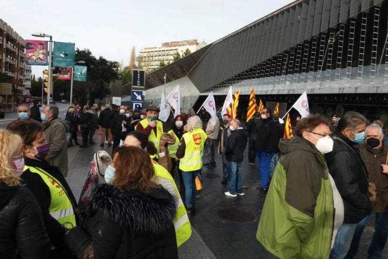 200 persones protesten contra l’acomiadament de les plantilles dels hotels Monterrey i Roger de Flor