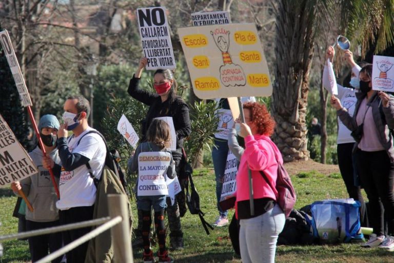 Famílies de Lloret es manifesten a favor de la jornada contínua a les escoles