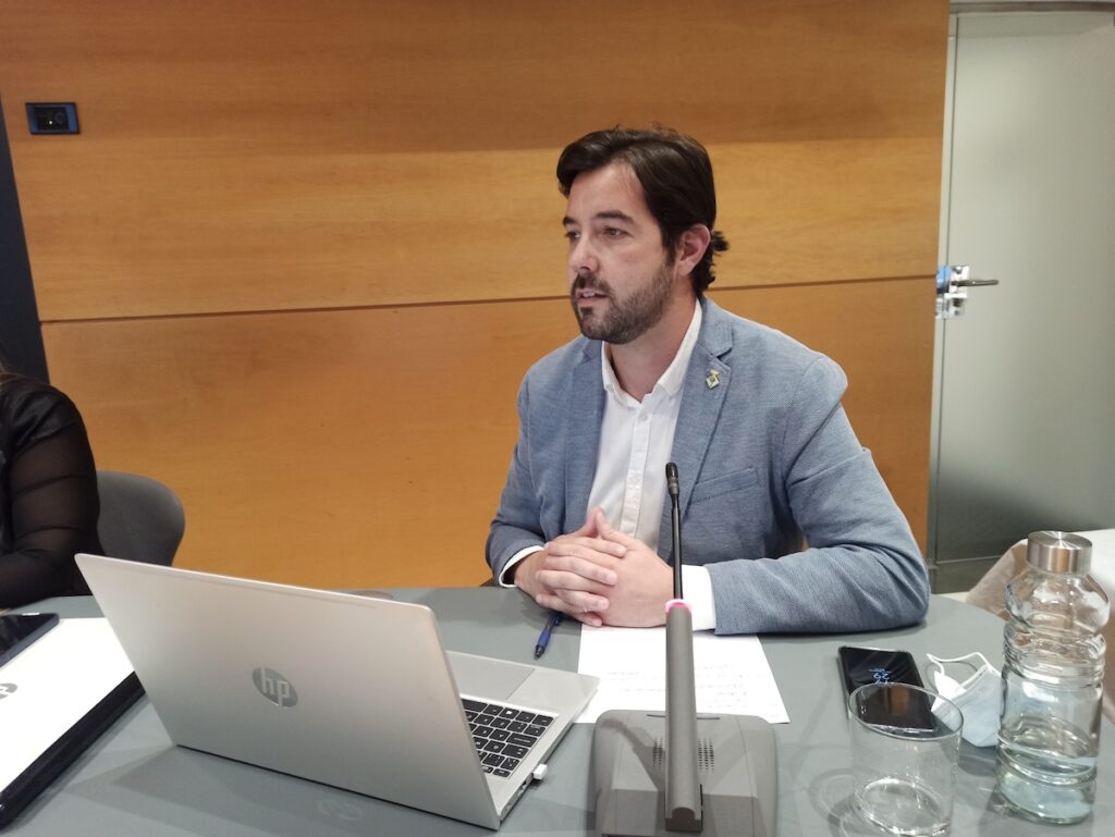 El regidor de Mobilitat presentant la modificació de l'ordenança