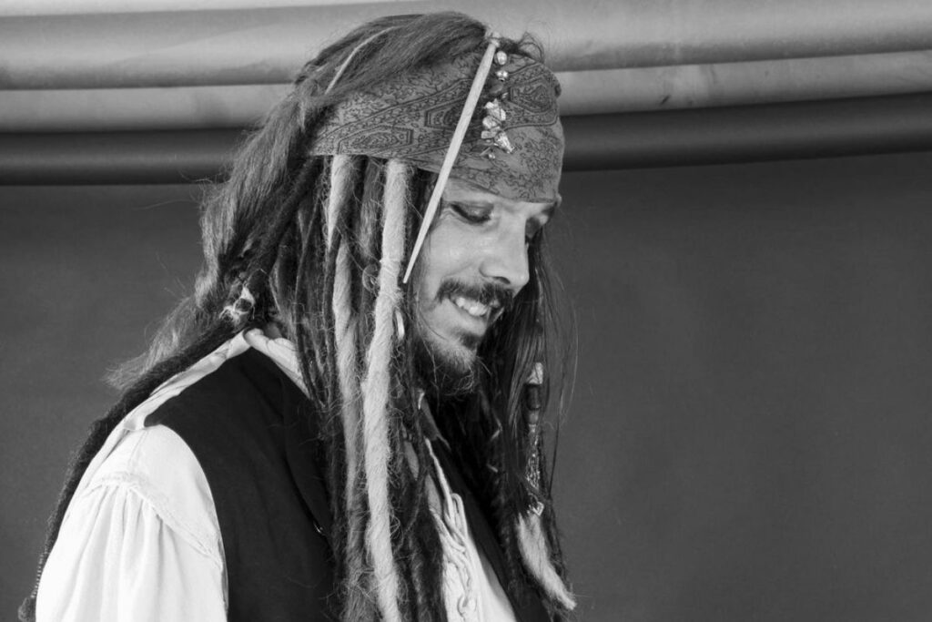 Doble de Johnny Depp a Espanya caracteritzat de pirata