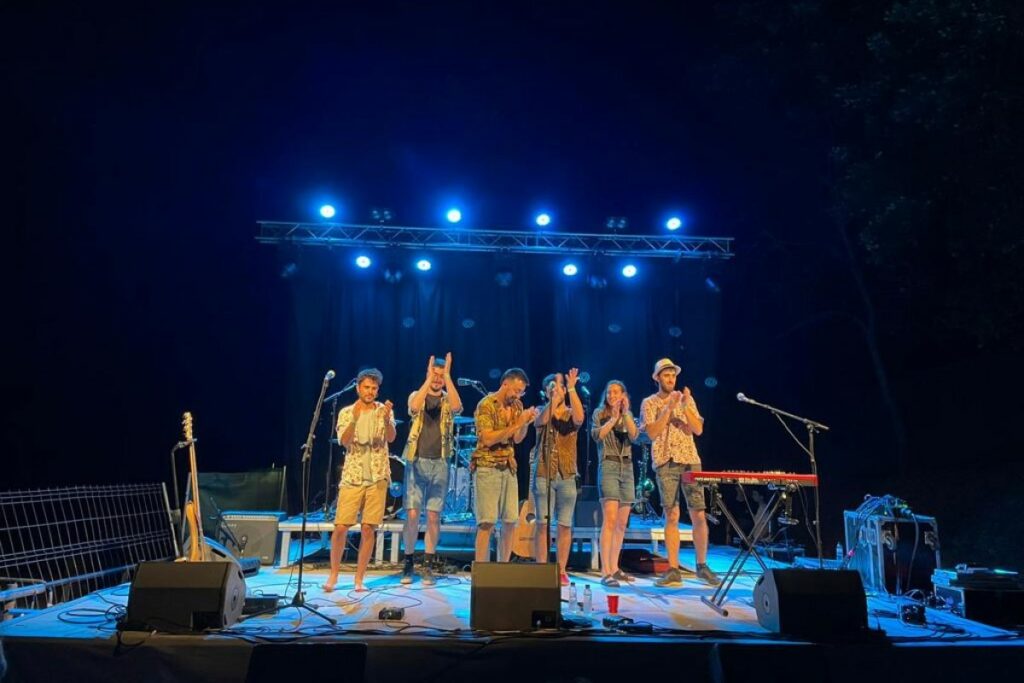 Un concert recent amb tota la banda (El Güeno)