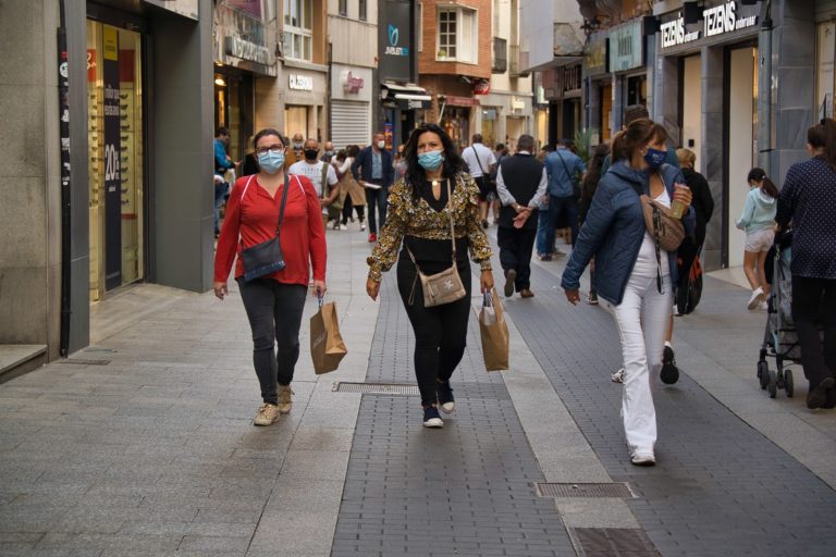El comerç no essencial torna a obrir els caps de setmana