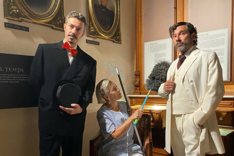 Els protagonistes de la visita teatralitzada sobre l'òpera Marina (Ajuntament de Lloret de Mar)