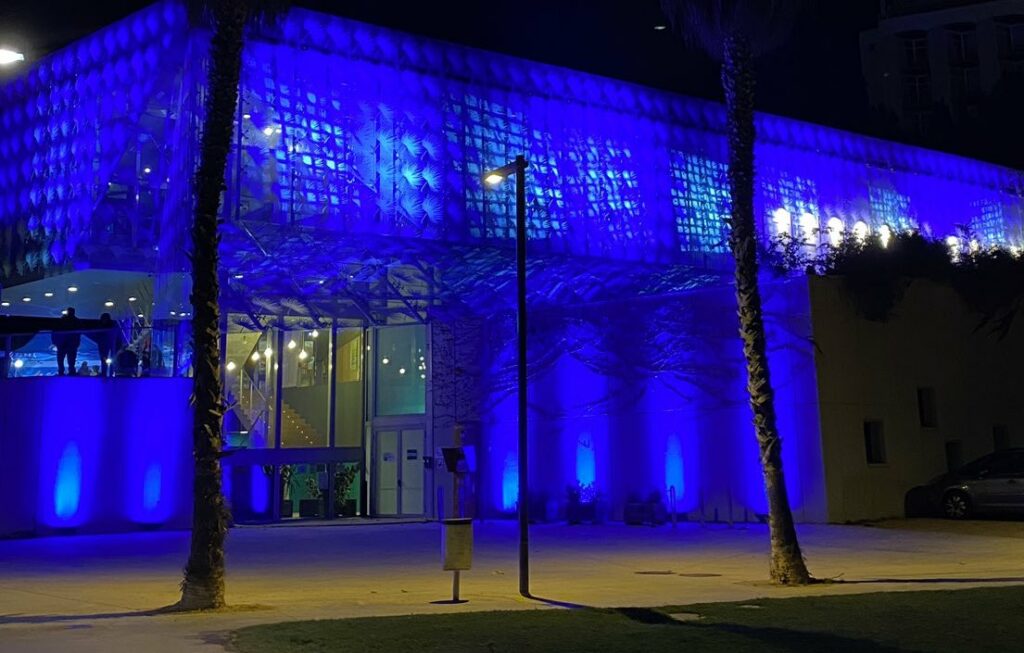 El Teatre de Lloret,ben il·luminat pel 10è aniversari.