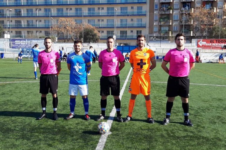 Foto inicial amb els capitals del CF Lloret i el Palamos CF