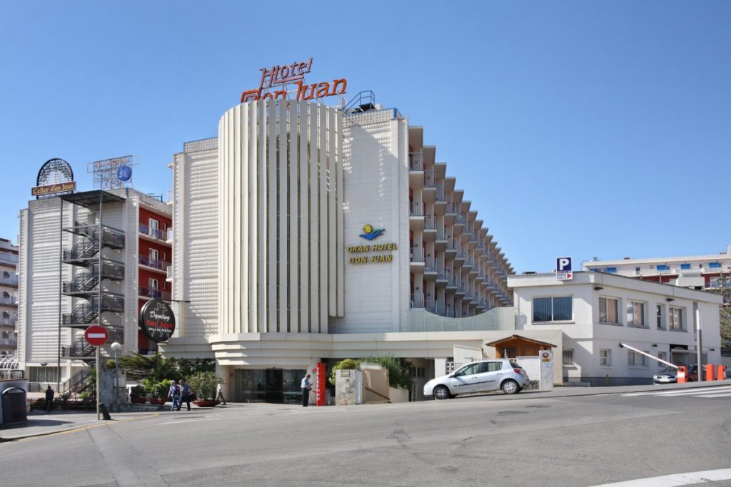 Façana de l'Hotel Don Juan a Lloret.