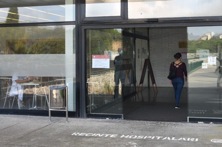 Entrada a l'hospital de Blanes.