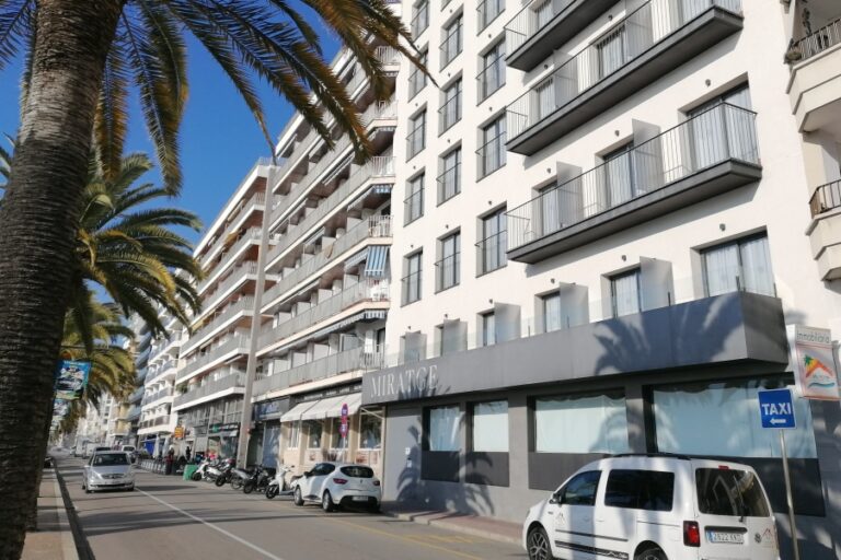 Hotel Miratge, al passeig marítim de Lloret.