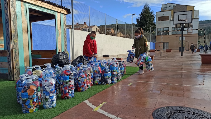 Recollida de taps a l'escola FEDAC Pont Major (NRLL)