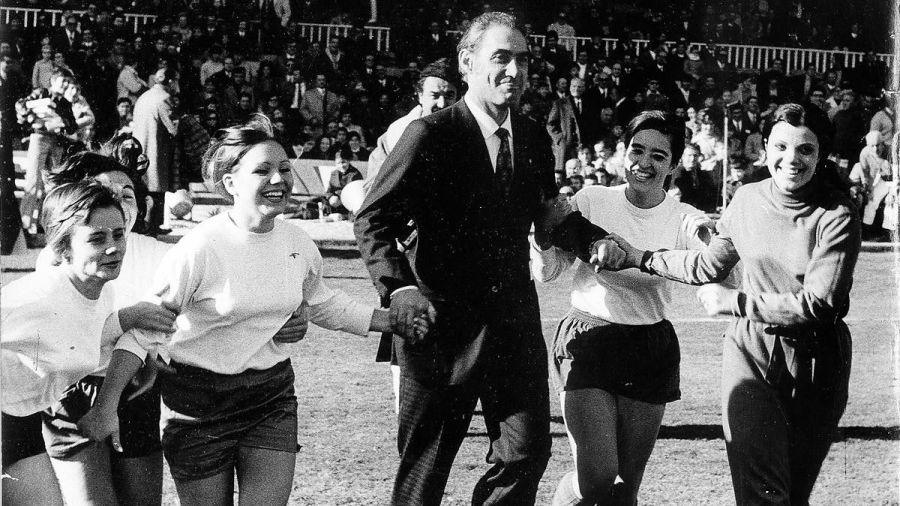 Inicis del futbol femení de Barça