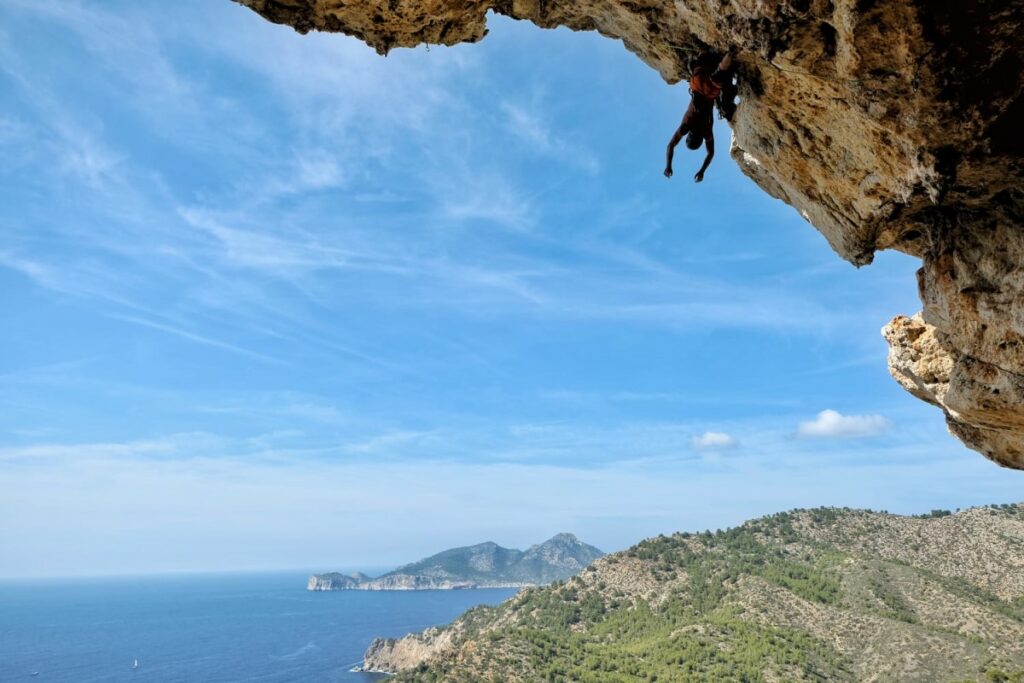 En Jordi Juanola escalant