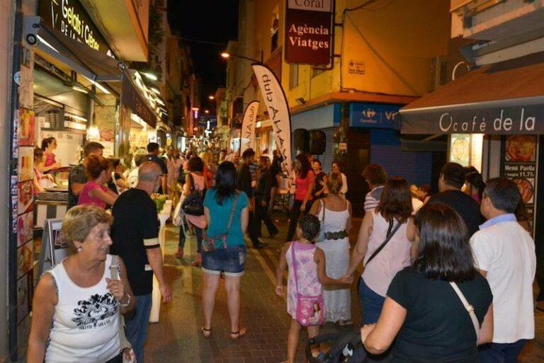 Èxit en la Night Shopping, amb molta gent pel carrer