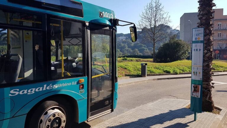 Un bus del transport urbà de Lloret (Lloret de Dalt)