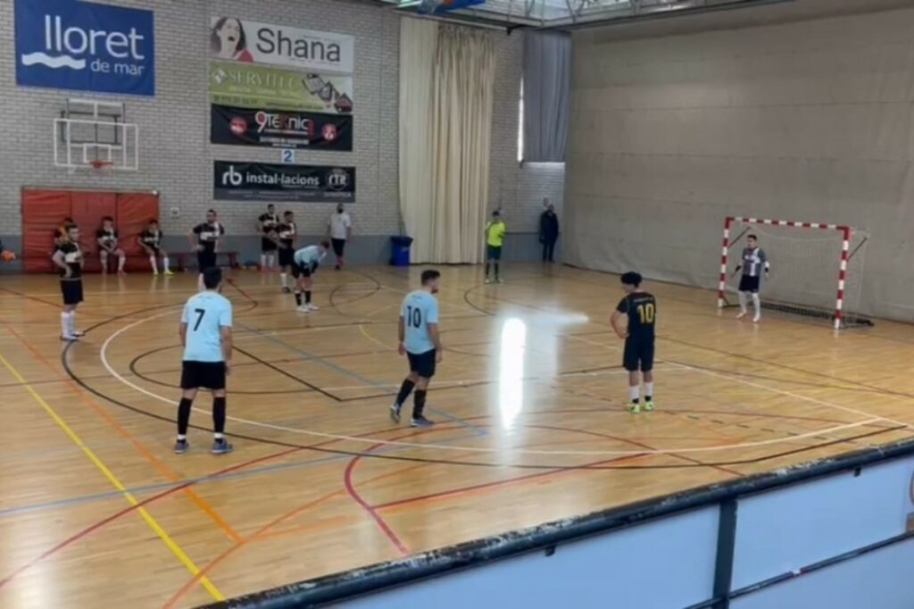 Un moment del partit (Lloret Esportiu Futbol Sala)