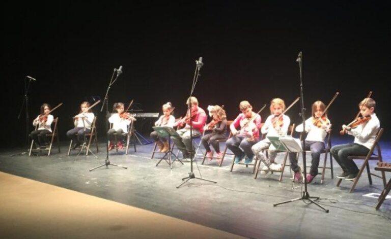 L’Aula de Música ofereix classes de violí, guitarra i sensibilització musical