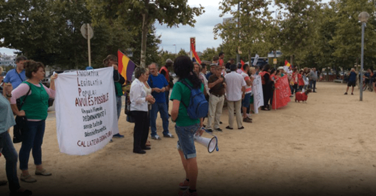 Un centenar de persones es manifesten en contra de Rajoy