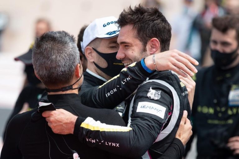 Miguel Molina celebrant la victòria al circuit francès