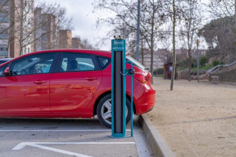 Nou punt d’assistencia per a usuaris de bicicletes i patinets