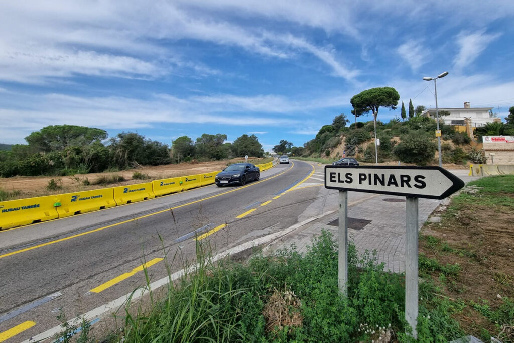 Obres a lentrada de la urbanització Els Pinars