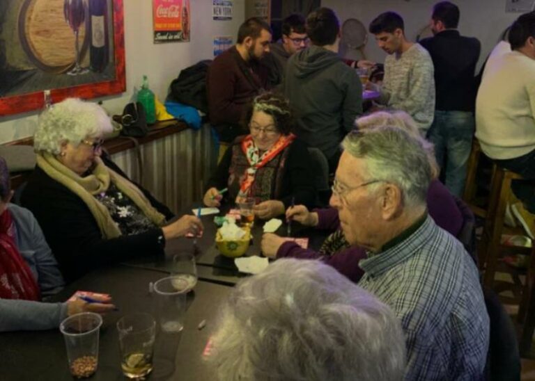 El bar Kikker’s recapta 700 euros per a Càritas en la seva primera quina