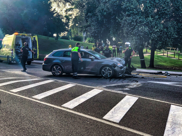 Un motorista ha resultat ferit greu en un accident de trànsit, aquesta tarda, a la carretera GI682 a Lloret