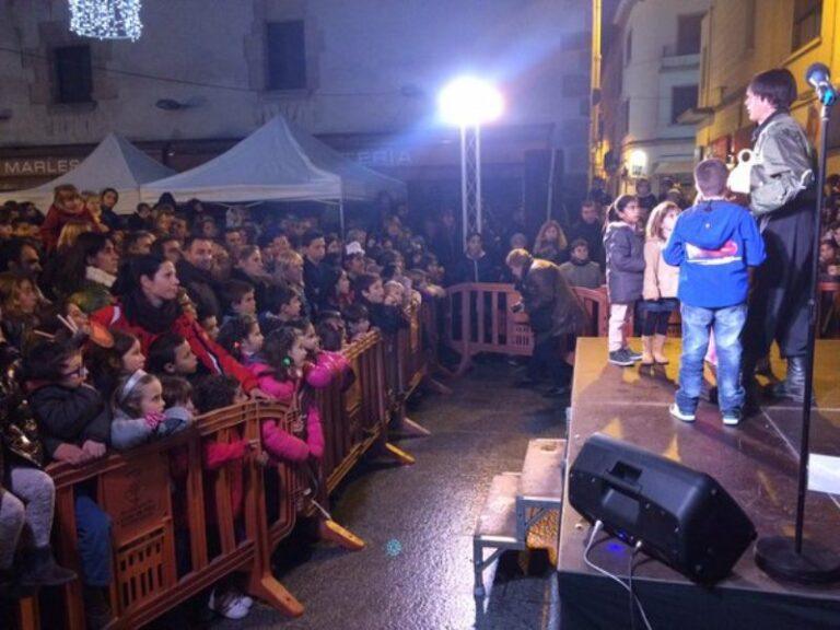 Les famílies de Lloret omplen la Fira de Nadal per veure en Pau, del Super3