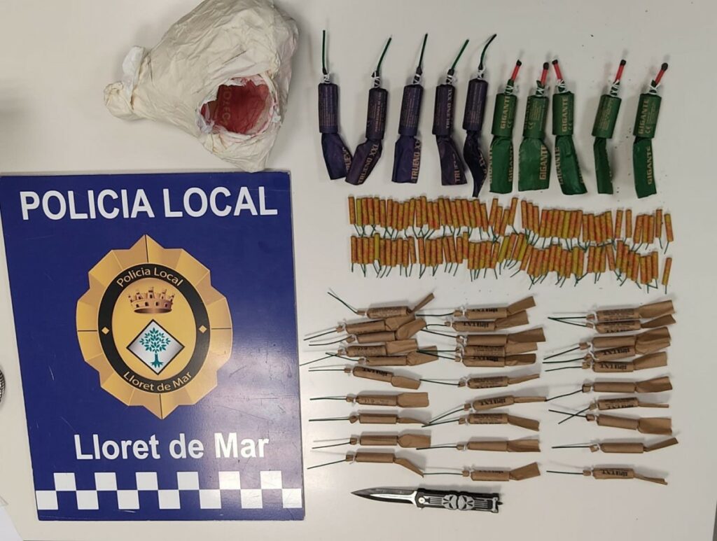 Els petards requisats al jove (Policia Local de Lloret de Mar)