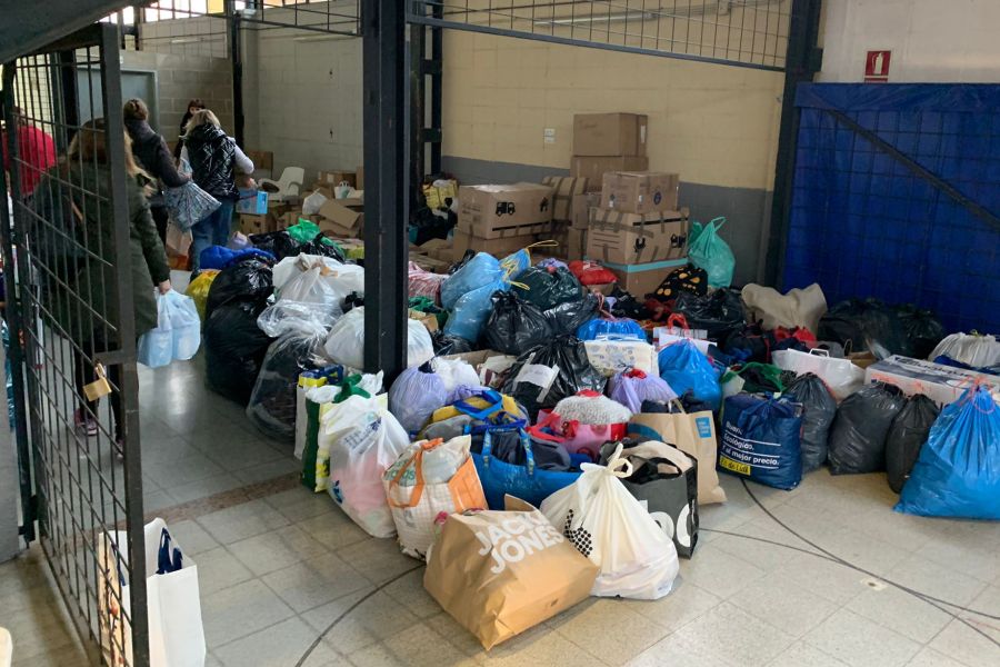 Recollida béns de primera necessitat per Ucraïna al Pavelló Municipal d'Esports