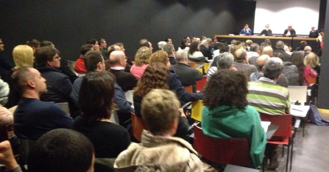Un centenar de persones responen a la convocatòria de SOS Lloret