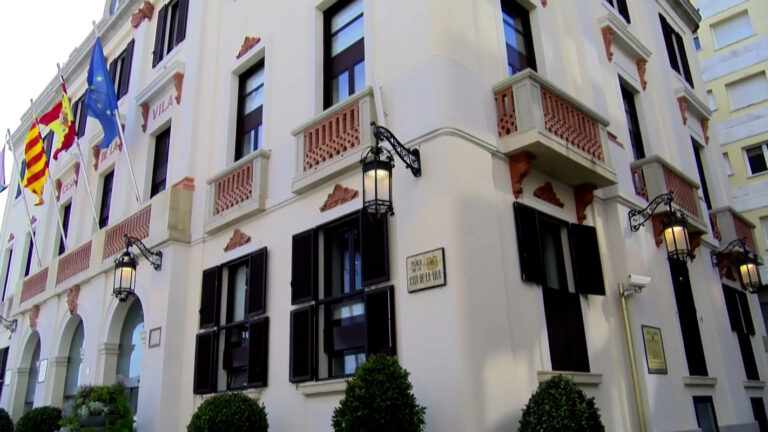 El plenari de l’Ajuntament de Lloret de Mar recupera la normalitat pre-Covid