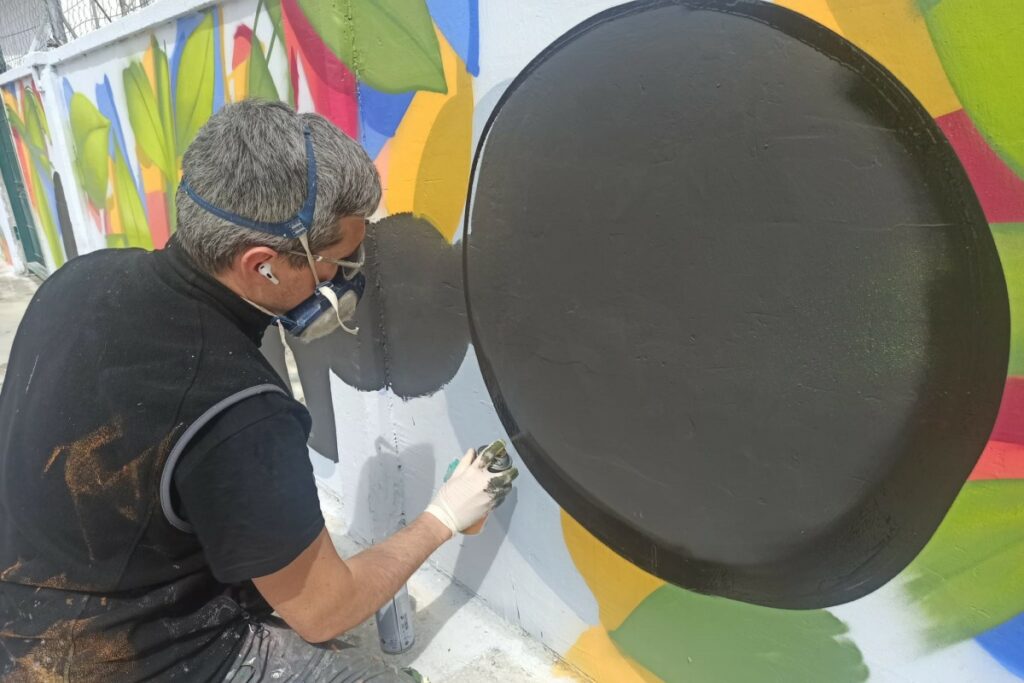 Odie, pintant el nou skate park