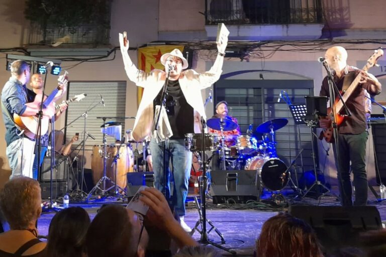 Todos los gatos son pardos, en un concert