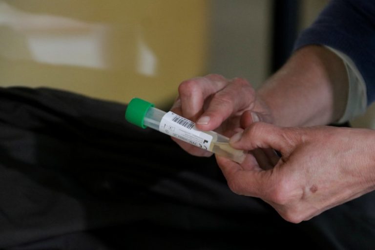 Un dels tubs de la automostra per a la PCR ACN