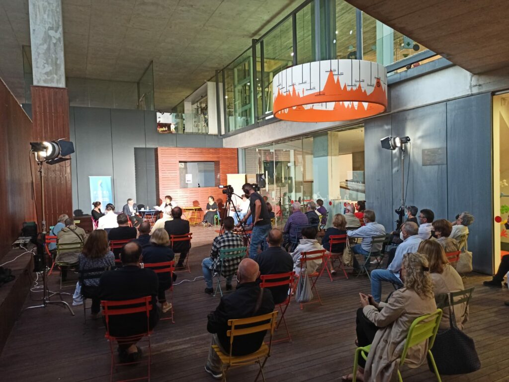 La presentació de 'La fàbrica de turistes', a la Biblioteca