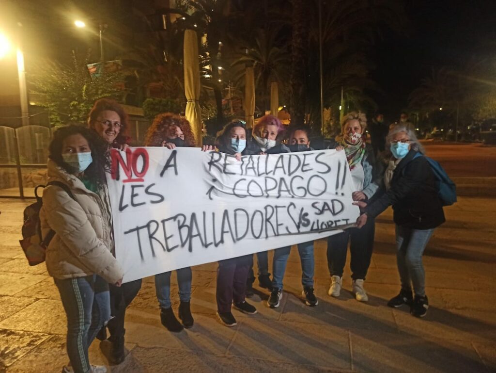 Algunes treballadores socials a la concentració