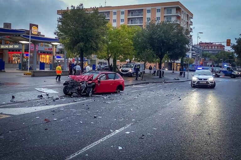 Un dels cotxes sinistrats en l'accident a Fenals.