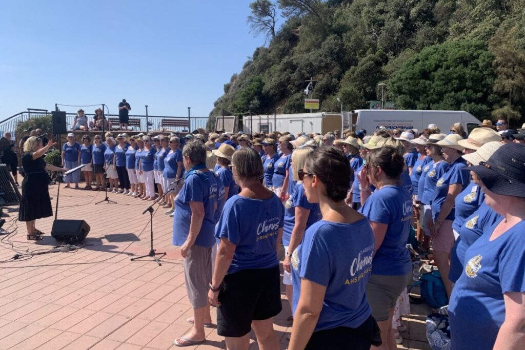 actuació del cor anglès Classical Chorus a la Roca d'en Maig