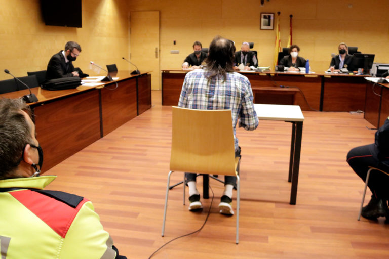L'acusat de violar i mossegar la parella, declarant al judici (ACN)