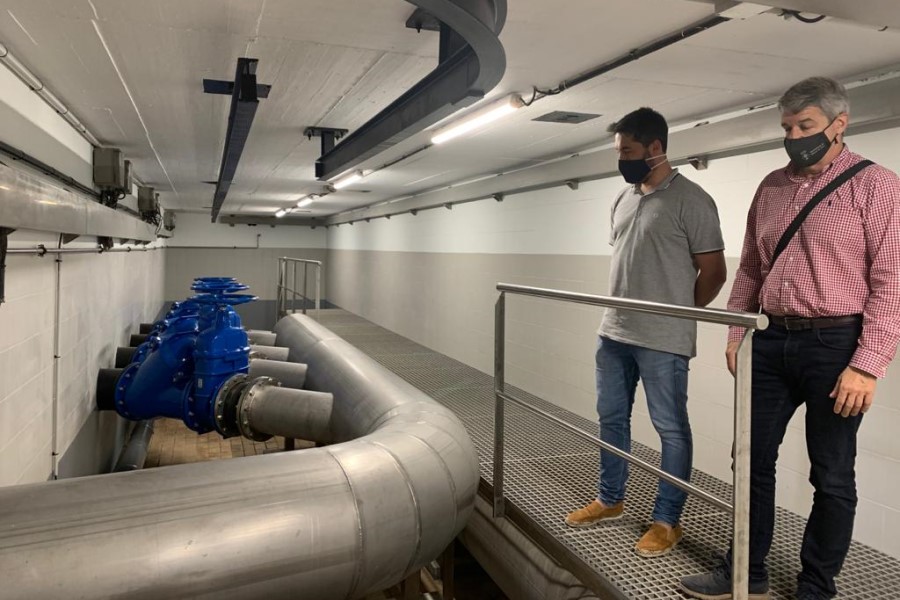 El regidor d'Urbanisme, Albert Robert, visitant les obres de renovació de l'estació de bombament d'aigües residuals (Ajuntament de Lloret de Mar)