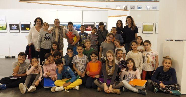 Els alumnes de 5è i Montphoto inauguren l’exposició ‘Imatges que inspiren’, al teatre municipal